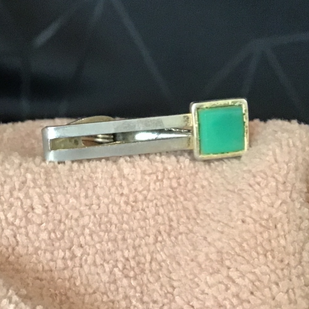 vintage Tie clip with green turquoise stone